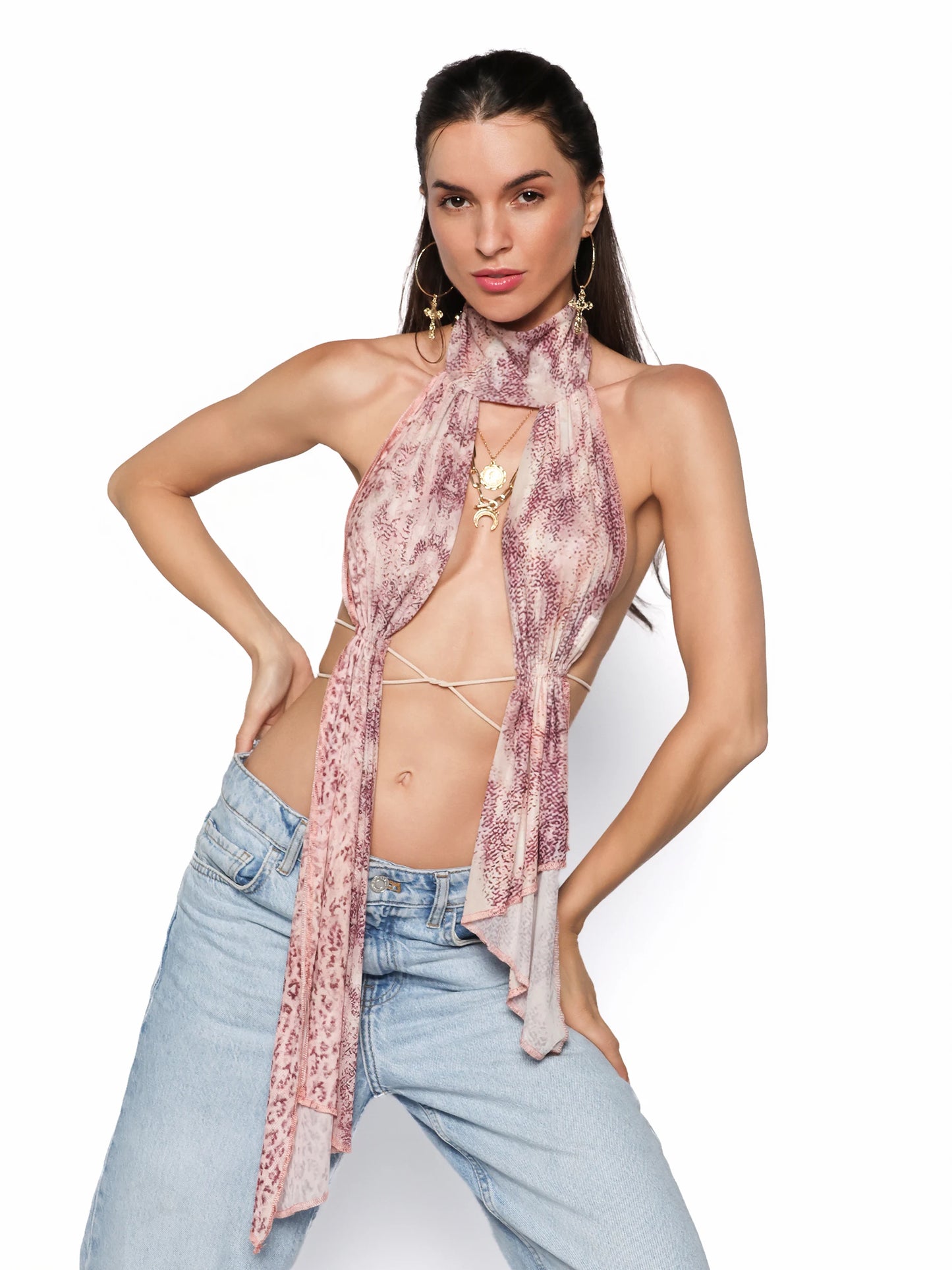 Top exotic cu spatele complet gol, Antonia
