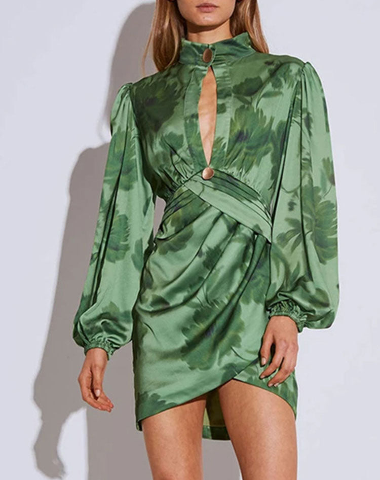 rochie de zi. rochie de eveniment. rochie cu decolteu. rochie verde cu print. rochie satin fin cu maneci bufante