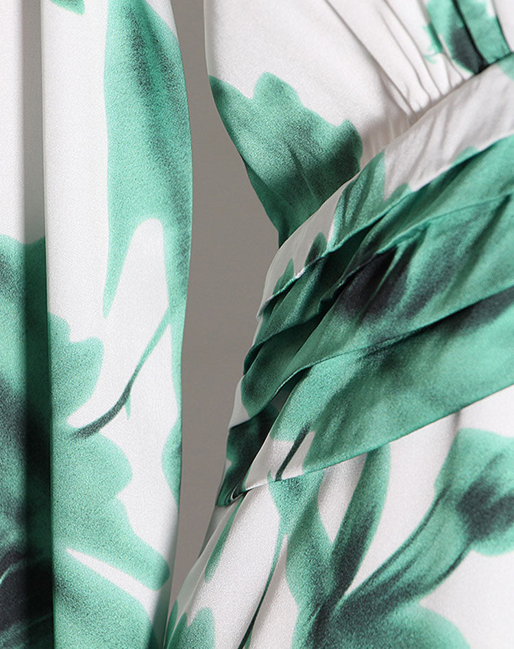 rochie de zi. rochie de eveniment. rochie cu decolteu. rochie verde cu print. rochie satin fin cu maneci bufante